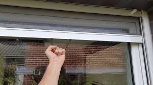 Unsere verbundfenster sind entweder mit integrierter jalousie oder wahlweise mit faltstore (plissee) bzw. Fliegengitter Fenster Integrierter Insektenschutz Als Rollo Und Schiebetur Im Haus