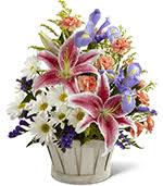 Come visit nicole and her team at their new location at 117 north elm ave!! Mothers Day Flowers To Gaylord Michigan Mi Special Mom Bouquets And Gifts Delivery To Gaylord