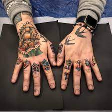 Tattoo By Johancrookedmoon Traditional Traditionaltattoo Traditionalartist Oldtattoo Oldsch Tatouage Doigt Tatouage Tatouage Doigt Homme