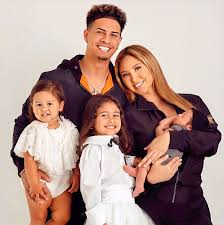 Each fan of austin mcbroom knows everything about his wife catherine and their daughters elle, alaïa mcbroom and son steel (read about them all in catherine. The Ace Family Wikitubia Fandom
