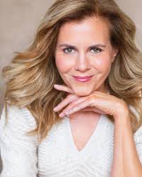 Thank you @brianparillophotography my new headshots ❤️and thanks to  @bowmanmakeup for the lovely hair and makeup! 😍 and love this sweater by  @brochuwalker 🥰 #headshots #photographer #makeup #actor @greenloversnails  ❤️