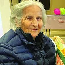 Deborah Masters's Instagram, Twitter & Facebook