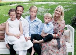 Zoon Mette Marit Viert 18e Verjaardag Royalty Koninklijke Families Prinses