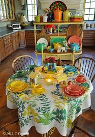072112 Harlequin Cabana Lunch 20b Jpg 628 900 Round Table Decor Vintage Table Decorations Fiesta Table