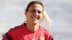 Gabriel treina à parte enquanto não encontra novo clube médio não faz parte dos plano de jorge jesus para a temporada de 2021/22 ontem às 11:19 avançado prefere a «vecchia signora» 26 jul, 22:13 Capita Da Equipa Feminina Do Benfica Sobre O Coronavirus Parece Que Vivemos Um Filme Benfica Jornal Record