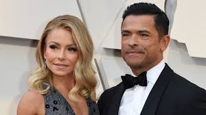 Kelly Ripa details shock pregnancy reveal – and Mark Consuelos'  anti-climactic reaction | HELLO!