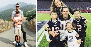 Joe montana, troy aikman, terry bradshaw & tom brady have never seen aliens. Tom Brady Family In Detail Wife Kids Parents And Siblings Familytron