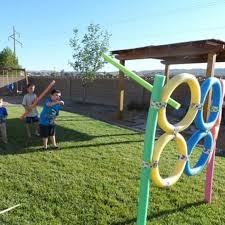 Con los juegos al aire libre se pretende que los niños aprendan de la forma más divertida. 27 Juegos Al Aire Libre Locamente Divertidos Que Amaras