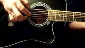 Het water met je vleugels van papier als een vlinder die toch vliegen kan tot in de blauwe lucht als een vlinder altijd vrij en voor het leven op de vlucht wil ik sterven op het water maar dat is een zorg van later ik wil nu als vlinder. Gitaarles Nr 43 G En G Boudewijn De Groot Verdronken Vlinder