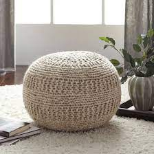 Hassocks är ofta mindre än ottomaner och är typiskt runda i form. Hassock Vs Ottoman Vs Pouf Vs Footstool What Are The Differences Home Stratosphere
