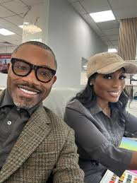 HAPPY SUNDAY FROM THE HOWARDS On New Year's Eve, we sat cozied together in  front of the fireplace and discussed our marital aspirations for the  upcoming year. One thing we mutually agreed