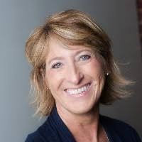 Julie Mitchem's Instagram, Twitter & Facebook