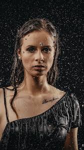 🌧️ Im Regen gibt es kein Verstecken., Nur Licht, Ausdruck und Tiefe., In  ein paar Wochen gibt's das Erste Regen Shooting in Osttirol 😉🙂‍↔️😍,  Model: @rene_kchl, @aboutmariechristin, @sandy.tattoogirl, ...