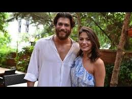 Erkenci Kus Un Oyunculari Ve Yapim Ekibi Ilk Bolum Heyecanini Bir Arada Yasadi Youtube Casais Perfeitos Atrizes Lindas Gostosoes