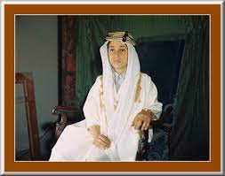 صورة توثيقية جميلة للملك فيصل الثاني بالزي العربي king faisal of iraq iraq old baghdad photos iraq history