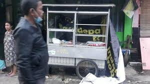Explore tweets of kania waria jakarta timur @deekania1 on twitter. Tawuan Warga Pecah Di Jatinegara Jakarta Timur Rumah Hingga Gerobak Dagang Rusak Tribunnews Com Mobile
