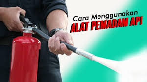 Mengetahui cara menggunakan pemadam api boleh menyelamatkan nyawa anda dalam keadaan kecemaan. Cara Menggunakan Apar Alat Pemadam Api Dan Penjelasannya Youtube