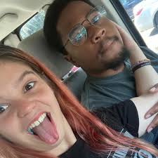 What time do gates open at Dollywood?