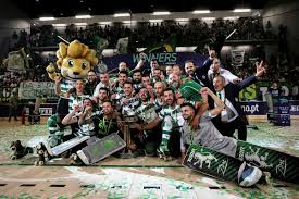 Antes do arranque destas provas, o fc barcelona e o sporting disputam a taça continental, com jogos a 10 de outubro, em portugal, e. Hoquei Em Patins Sporting Campeao Europeu 42 Anos Depois