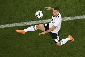 تسديدة سيئة للغاية عن طريق محمد فاروق لاعب بيراميدز من على حدود الزاوية اليسرى لمنطقة جزاء نهضة بركان مرت دون أي خطورة إلى جوار القائم الأيسر لمرمى زهير لعروبي. Ø¨ÙŠØ±Ø§Ù…ÙŠØ¯Ø² Ø§Ù„Ù…ØµØ±ÙŠ ÙŠØ¶Ù… Ø¹Ø¨Ø¯Ø§Ù„Ù„Ù‡ Ø§Ù„Ø³Ø¹ÙŠØ¯ ØµØ­ÙŠÙØ© Ø§Ù„Ø¹Ø±Ø¨