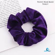 হিজাবের নিচে মাথার চুল বেধে রাখার জন্যে অবশ্যই এমন কিছু চাই যেটা বেশ লং  টাইমের জন্যে আমাদের হেয়ারকে টাই করে রাখবে।ভেলভেট এই ব্যান্ডগুলো ...