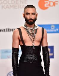 Ses chances de gagner, les critiques sur son style, son physique. Eurovision 2019 Conchita Wurst Va Faire Son Grand Retour Elle