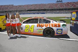 Nascar stop motion 2018 : Hooters Returns To Track As Chase Elliott S Primary Sponsor For November Races Hooters