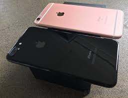 By far the most colourful of the iphone 7s is the rose gold edition. Black Jet Black Unboxing The New Iphone 7 Iphone 7 Plus With Lightning Headphones Appleinsider