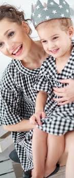 Am lucrat 13 ani in agentii de publicitate si in corporatii de top, dar in 2014 a venit timpul sa incep altceva. Imbracate Fix La Fel Asa Mama Asa Fiica Haine De Zi Asortate Mama Si Fetita