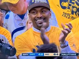 Team arrival time at Aar Hangar today?