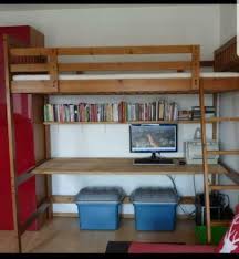 ikea hoogslaper 90x200 cm massief grenen hoogte 195 cm de hoogte van de ruimte onder het bed is 157 cm lattenbodem massief gre hoogslaper ikea lattenbodems