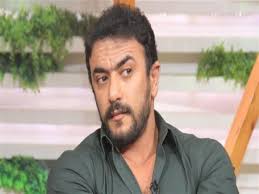 تراجع الممثل المصري، أحمد العوضي، عن منشور كان شاركه عبر فيسبوك بشأن زوجته الفنانة، ياسمين عبد العزيز، وحذفه بعد دقائق قليلة من نشره على المنصة الشهيرة. Ø£Ø­Ù…Ø¯ Ø§Ù„Ø¹ÙˆØ¶ÙŠ ÙŠÙ†Ø´Ø± ØµÙˆØ± Ø§ Ù…Ø¹ ÙŠØ§Ø³Ù…ÙŠÙ† Ø¹Ø¨Ø¯Ø§Ù„Ø¹Ø²ÙŠØ² ÙˆÙŠØ¹Ù„Ù‚ Ù…ØµØ±Ø§ÙˆÙ‰