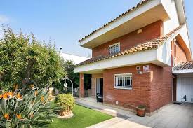 Superficie parcela, 2 habitaciones dobles y 2. Casa De Vacaciones Preciosa Casa Cerca De La Playa Espana Castelldefels Booking Com
