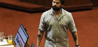 El partido comunista (pc) respondió, este jueves, a las palabras del precandidato presidencial del frente amplio, gabriel boric, quien aseguró en tele13 noche que las posibilidades de la oposición de derrotar a la derecha serían más lejanas si el candidato presidencial del sector es daniel jadue. Gabriel Boric Se Convierte En La Carta Presidencial De Convergencia Social Diario Y Radio U Chile