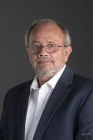 Un commercial à vos côtés