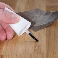 Ich würde fast sagen, dass es das beste wäre denselben teppich zu holen und einen teil neuen teppich auf den fleck zu legen, diesen mit einem teller o.ä. Mit Olivenol Und Nagellack Reparaturtipps Fur Boden Wohnen