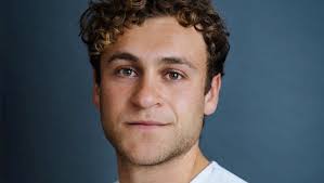 Exclusive Interview: Elliott Ross Talks The Quest, His Character's Journey,  and More