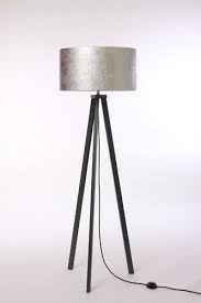 Stehleuchte 3 Bein Eiche Schiefergrau Textilkabel Schwarz Lampenschirm Zylinder D 50 Cm Blattsilber Optik Made In Stehlampe Holz Stehlampe Grau Stehlampe