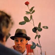 Mit geradezu minimalistischer klarheit stellt joseph beuys in fat up to this level i fragen nach der nutzung von energie. Joseph Beuys Wollte Unsere Sinne Verwirbeln