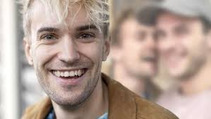Vielmehr schlägt das herz von robert beitsch seit jeher fürs tanzen. Esc Teilnehmer Jendrik Sigwart Seit Vier Jahren Ein Paar Das Ist Sein Freund Jan Bunte De
