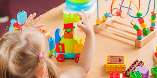 Vygotsky (1984) atribui grande importância ao brincar para a construção do pensamento infantil. Como As Atividades Ludicas Ajudam No Desenvolvimento Infantil