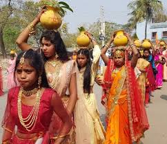 5001 girls and women took out Kalash Yatra 5001 युवती व महिलाओं ने निकाली कलश  यात्रा, Sahibganj Hindi News - Hindustan