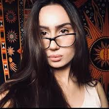 Angelique Lynn's Instagram, Twitter & Facebook