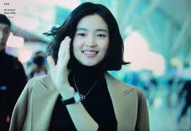 Ким тхэ ри / kim tae ri / 김태리. ì˜¤ëŠ˜ìž ë‹¨ë°œë¨¸ë¦¬ ë¡œ ë³€ì‹ í•˜ê³  ì¡°ì„ ì—ì„œ í˜„ëŒ€ë¡œ ëŒì•„ì˜¨ ê¹€íƒœë¦¬ ì¸ì‚¬ì´íŠ¸