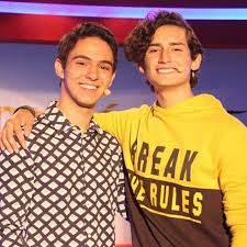 En 2017, se integró al elenco de mi marido tiene familia,. Confirmado Aris Y Temo Protagonizaran Su Propia Serie E Online Latino Co