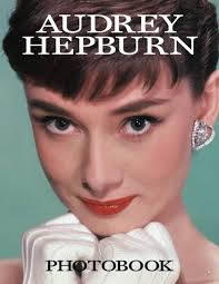 Audrey Hepburn Photo Book: Compelling Photos Of Audrey Hepburn Collection  As A Perfect Gift Idea For Fans Family Relatives Friends All Age : Howard,  Iris: Amazon.ae: كتب