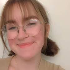 Elinor Murray's Instagram, Twitter & Facebook