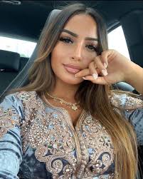 Vibrant layered taco salad recipe for parties or potlucks