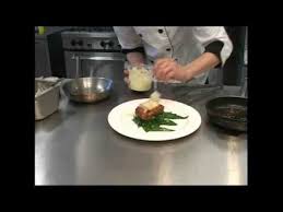La Recette De Fletan En Croute De Russule Orangee Youtube