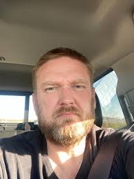 For entertainment Chatting and socialising?